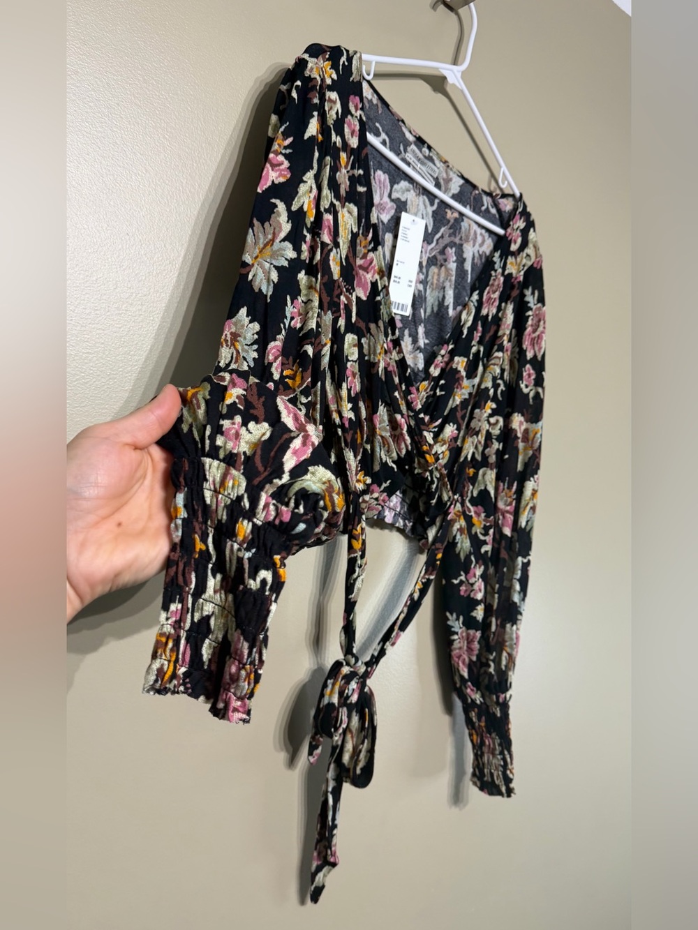NWT Urban Outfitters Victoria Floral Crepe Wrap Blouse - Picture 5 of 13
